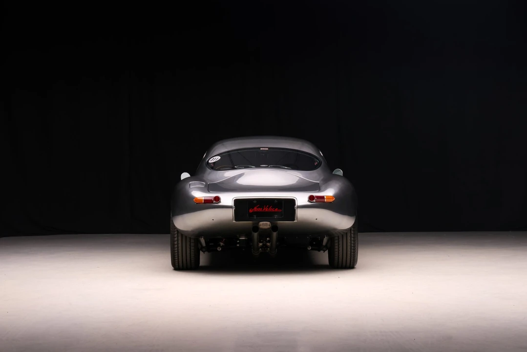 Jaguar Replica - Image 9 of 31