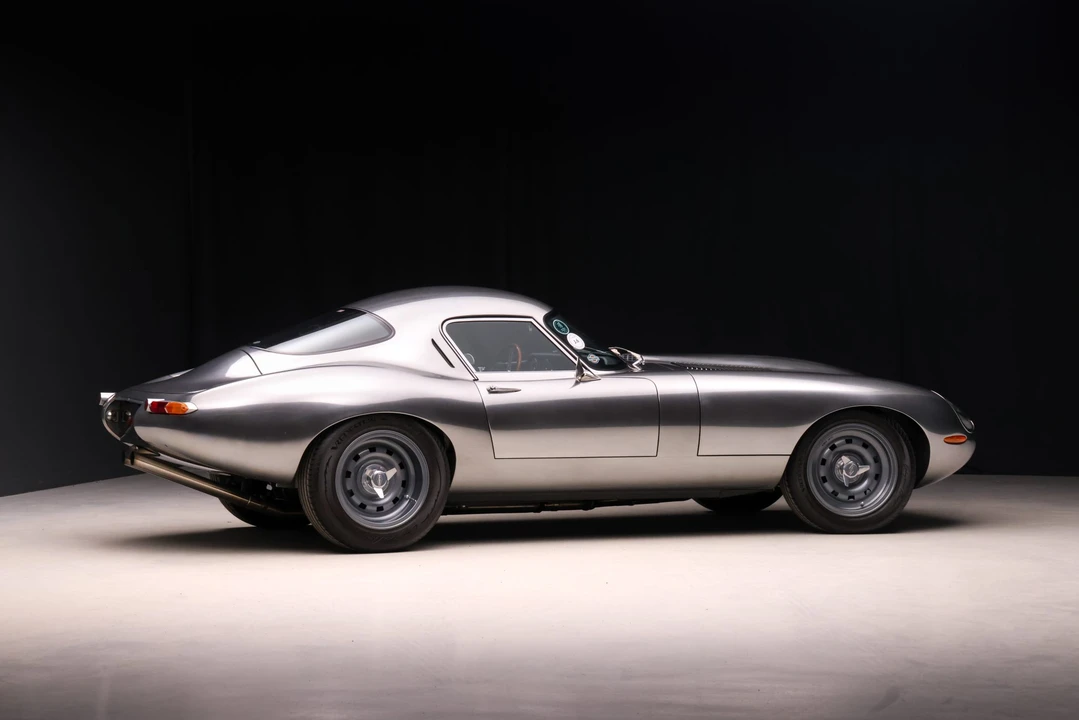 Jaguar Replica - Image 12 of 31