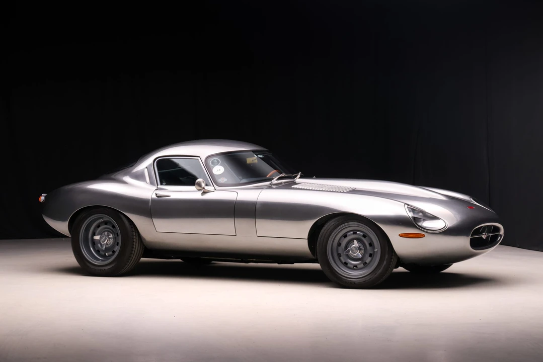 Jaguar Replica - Image 14 of 31