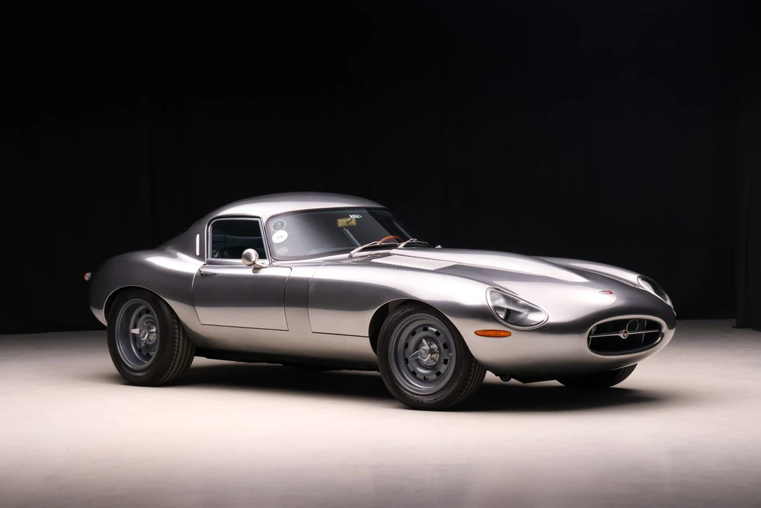 Jaguar Replica - Image 15 of 31