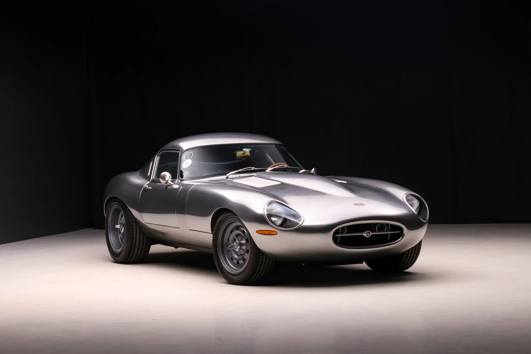 Jaguar Replica - Image 16 of 31