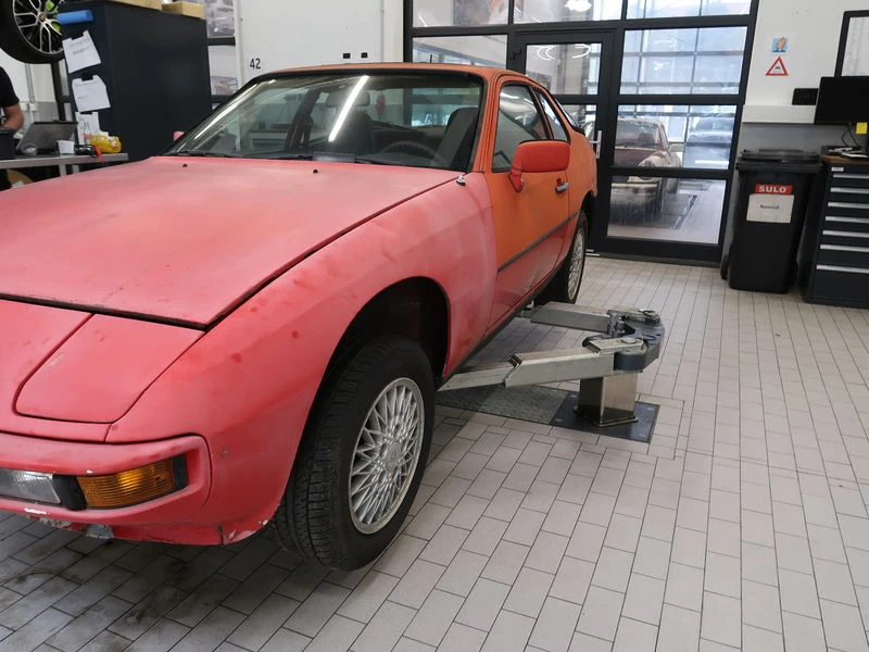 Porsche 944 - Image 4 of 4