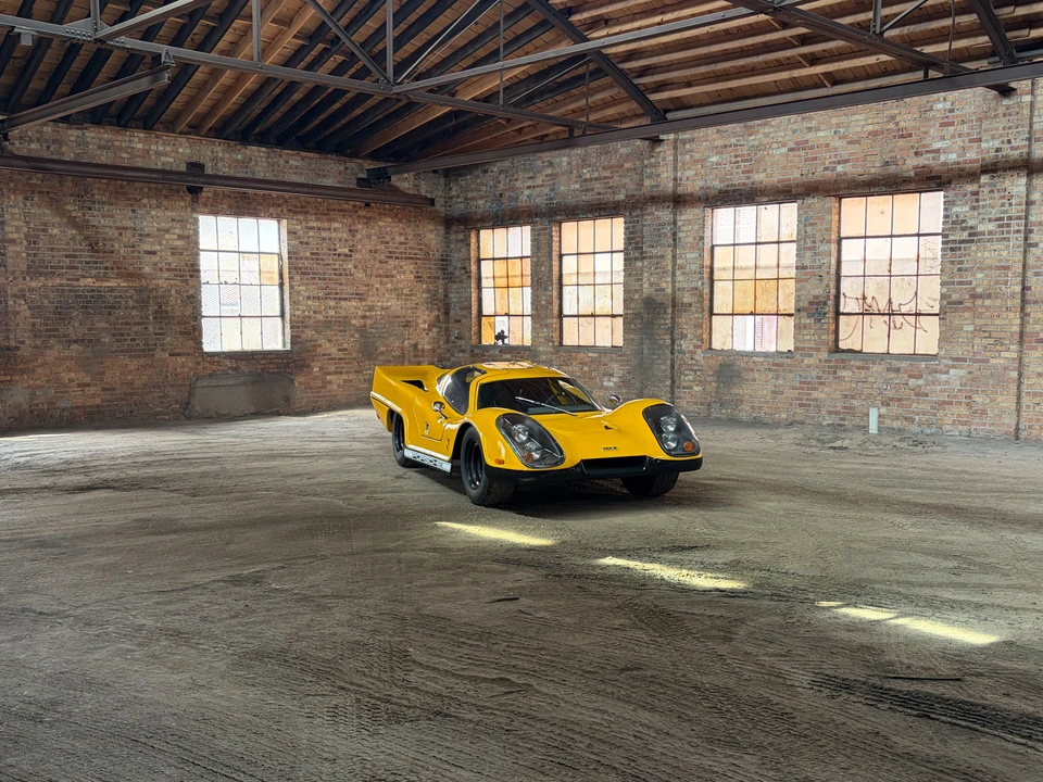 Vehicle image 2 of 31