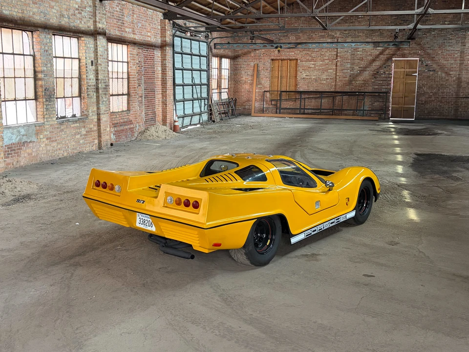 Vehicle image 17 of 31
