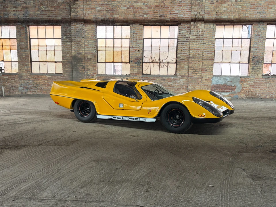 Vehicle image 20 of 31