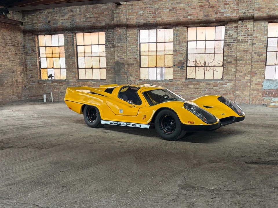 Vehicle image 21 of 31