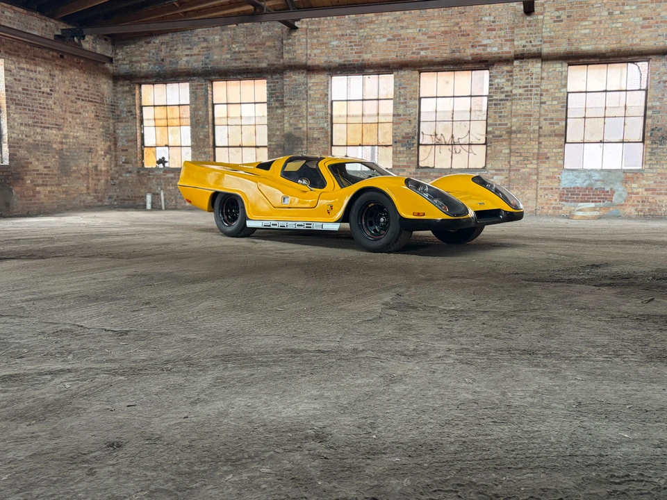 Vehicle image 22 of 31
