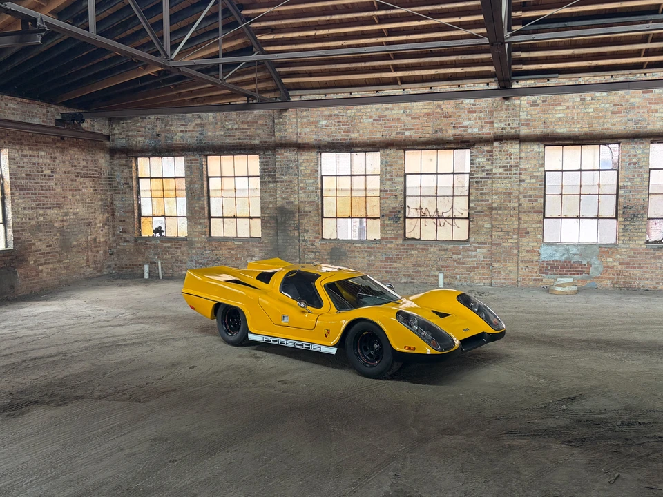 Vehicle image 23 of 31