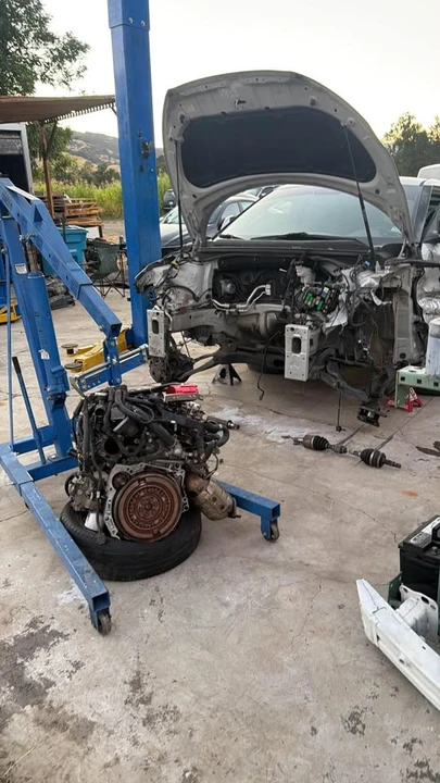 Parts & Memorabilia Engines - Image 2 of 7