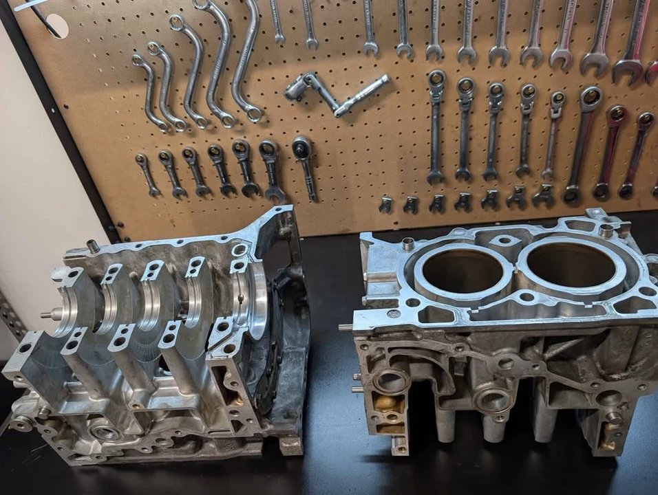 Parts & Memorabilia Engines - Image 8 of 10