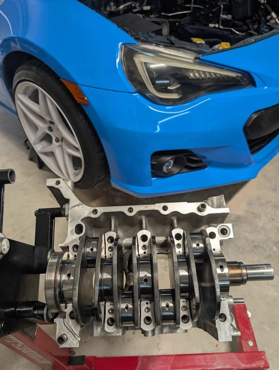 Parts & Memorabilia Engines - Image 2 of 10