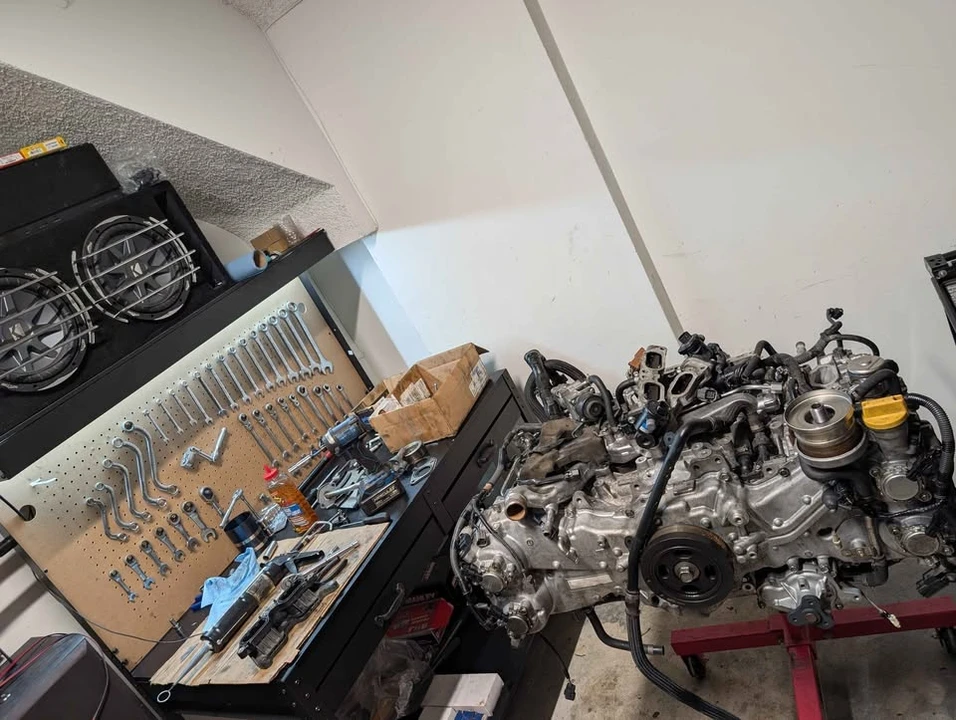 Parts & Memorabilia Engines - Image 10 of 10