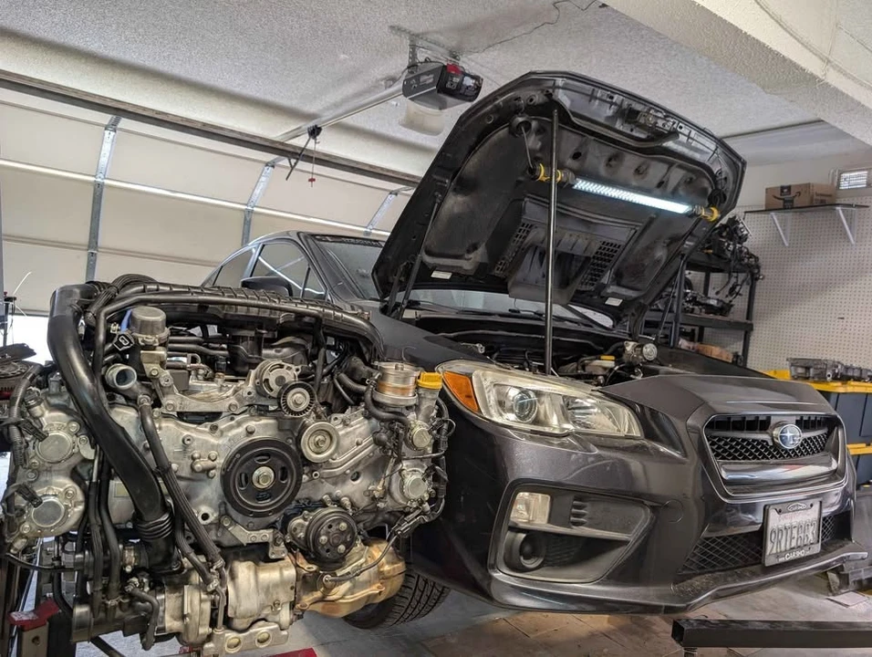 Parts & Memorabilia Engines - Image 4 of 10