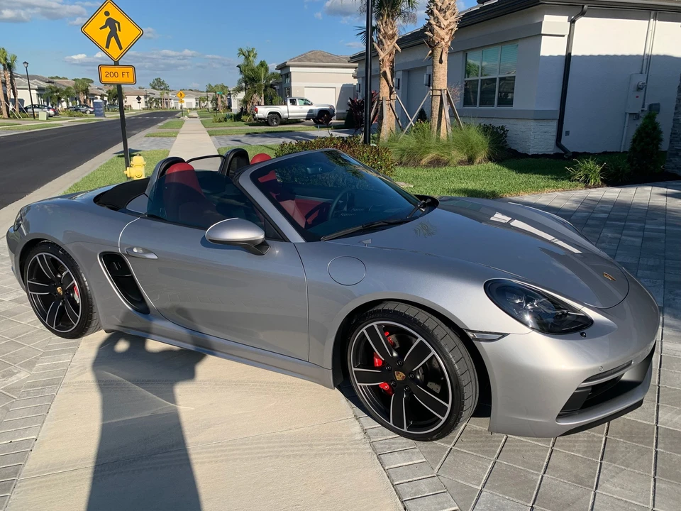 2023 Porsche - Image 2 of 12
