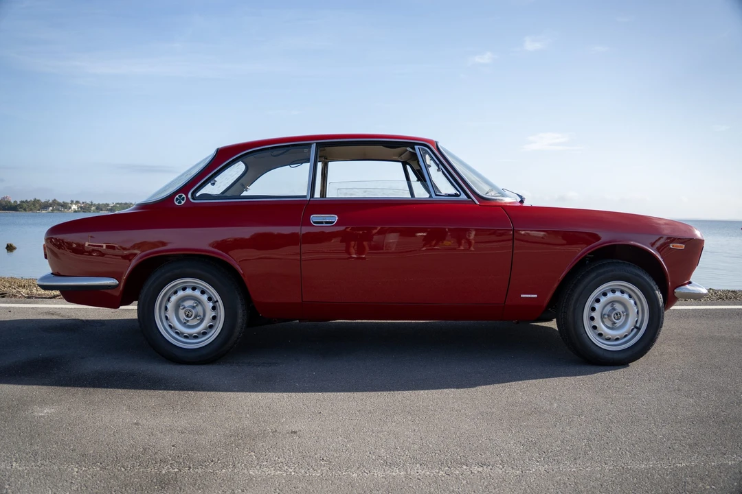 1967 Alfa Romeo Giulia Sprint GT Veloce - Image 24 of 31