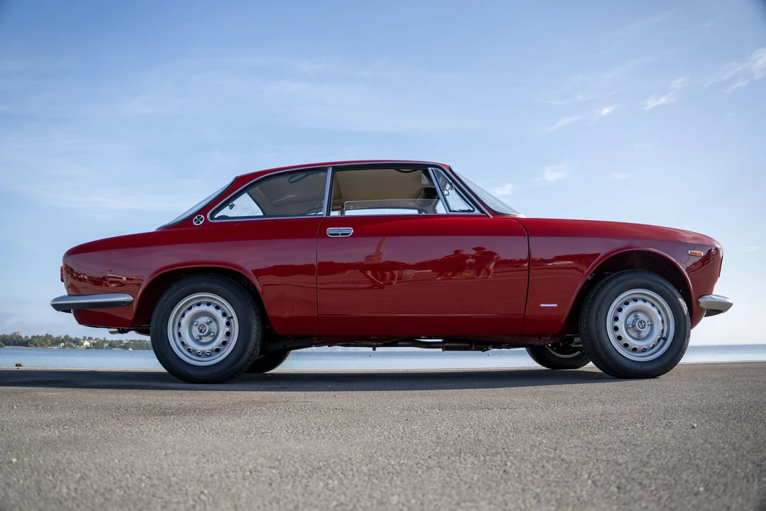 1967 Alfa Romeo Giulia Sprint GT Veloce - Image 25 of 31