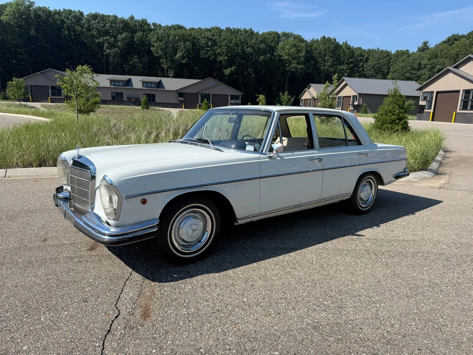 1967 Mercedes-Benz W108 & W109 - Image 2 of 31