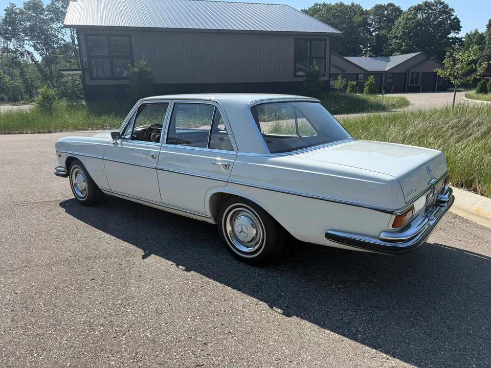 1967 Mercedes-Benz W108 & W109 - Image 12 of 31