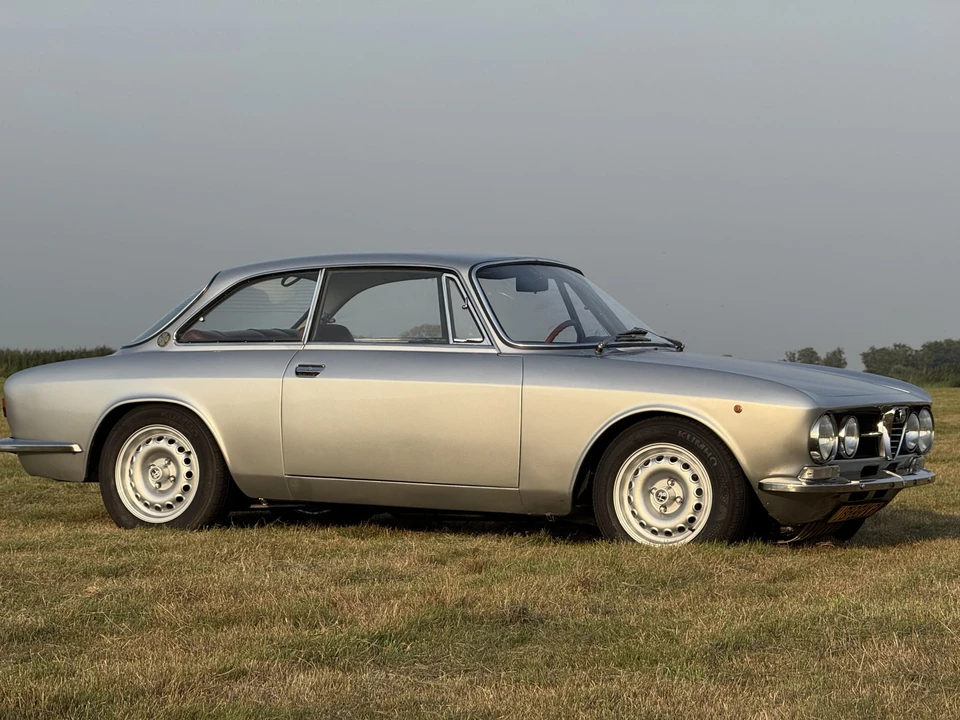 1970 Alfa Romeo 1750 GT Veloce - Image 24 of 31
