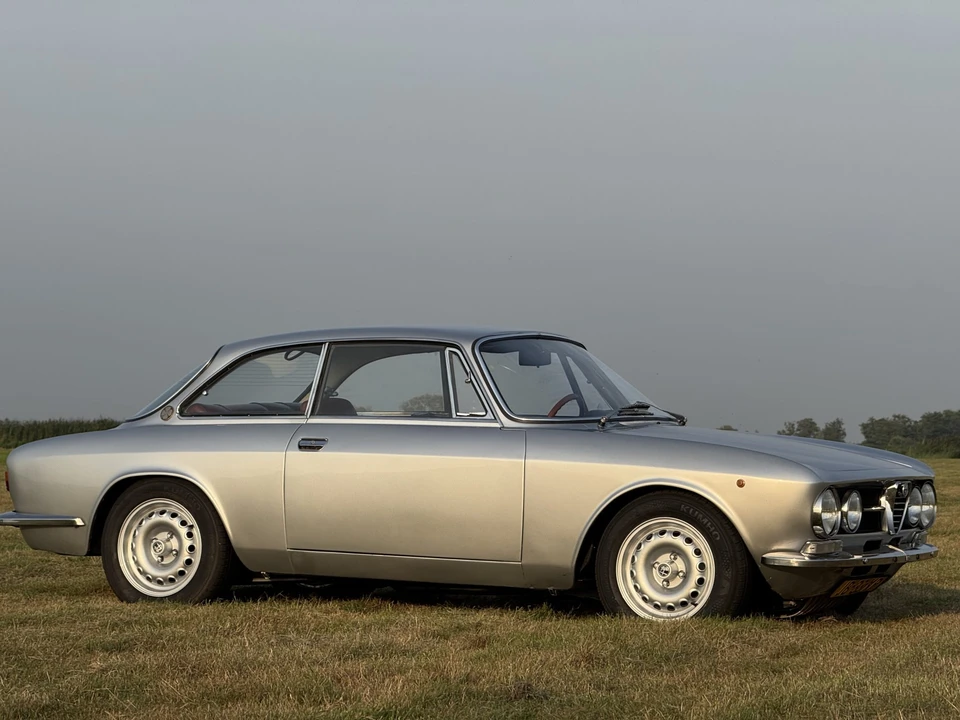 1970 Alfa Romeo 1750 GT Veloce - Image 25 of 31