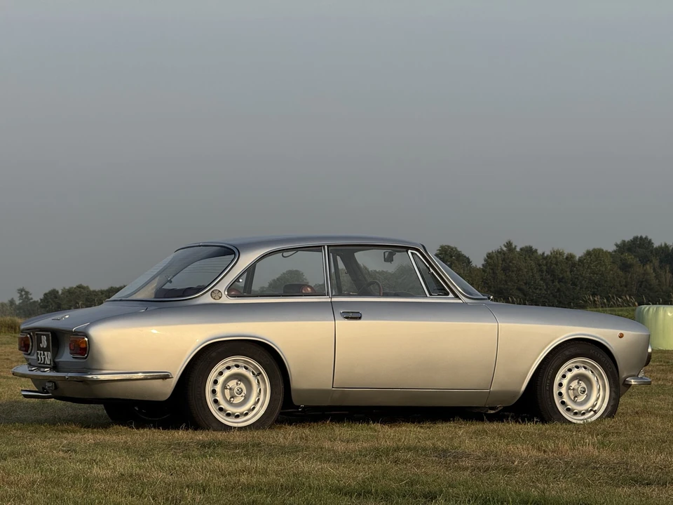 1970 Alfa Romeo 1750 GT Veloce - Image 28 of 31