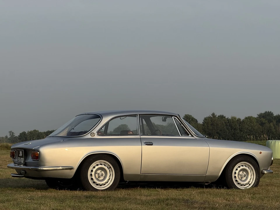 1970 Alfa Romeo 1750 GT Veloce - Image 29 of 31