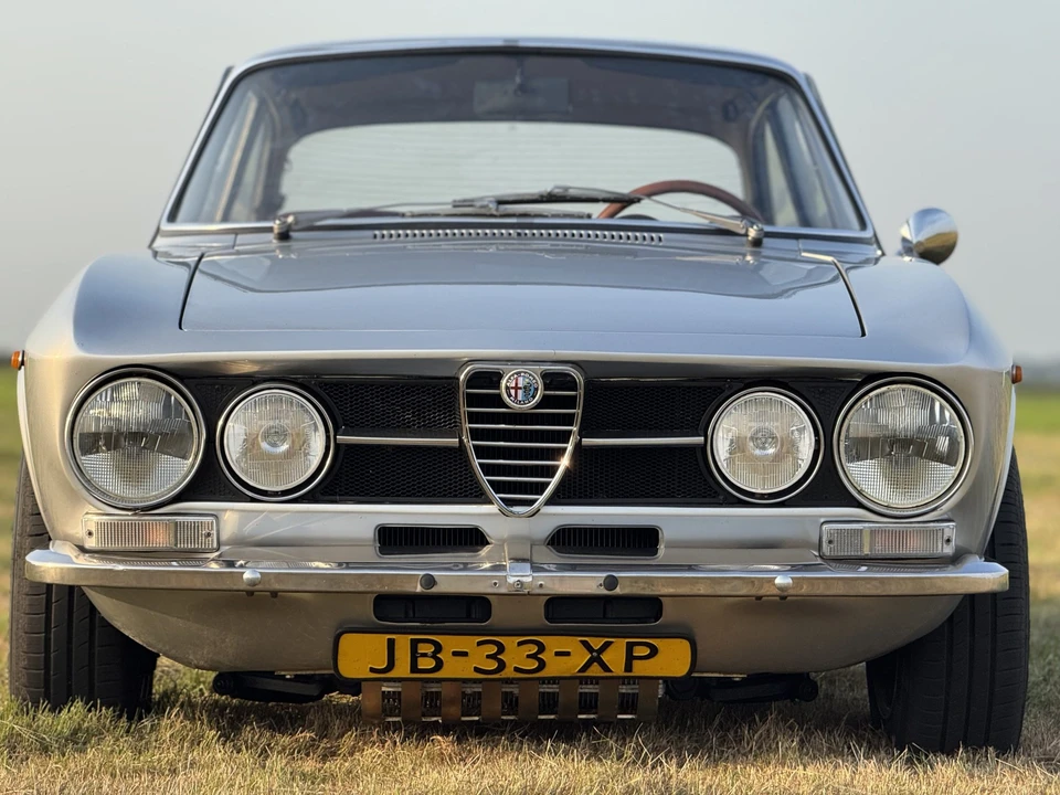 1970 Alfa Romeo 1750 GT Veloce - Image 17 of 31