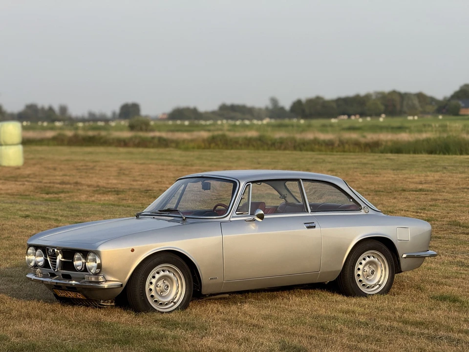 1970 Alfa Romeo 1750 GT Veloce - Image 4 of 31