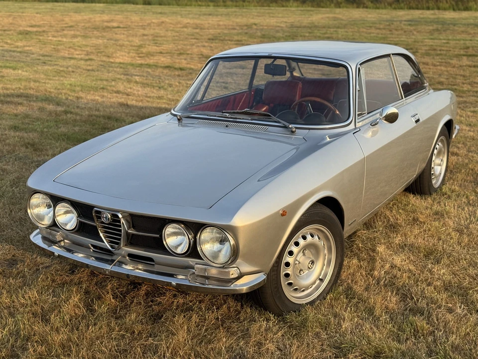 1970 Alfa Romeo 1750 GT Veloce - Image 13 of 31