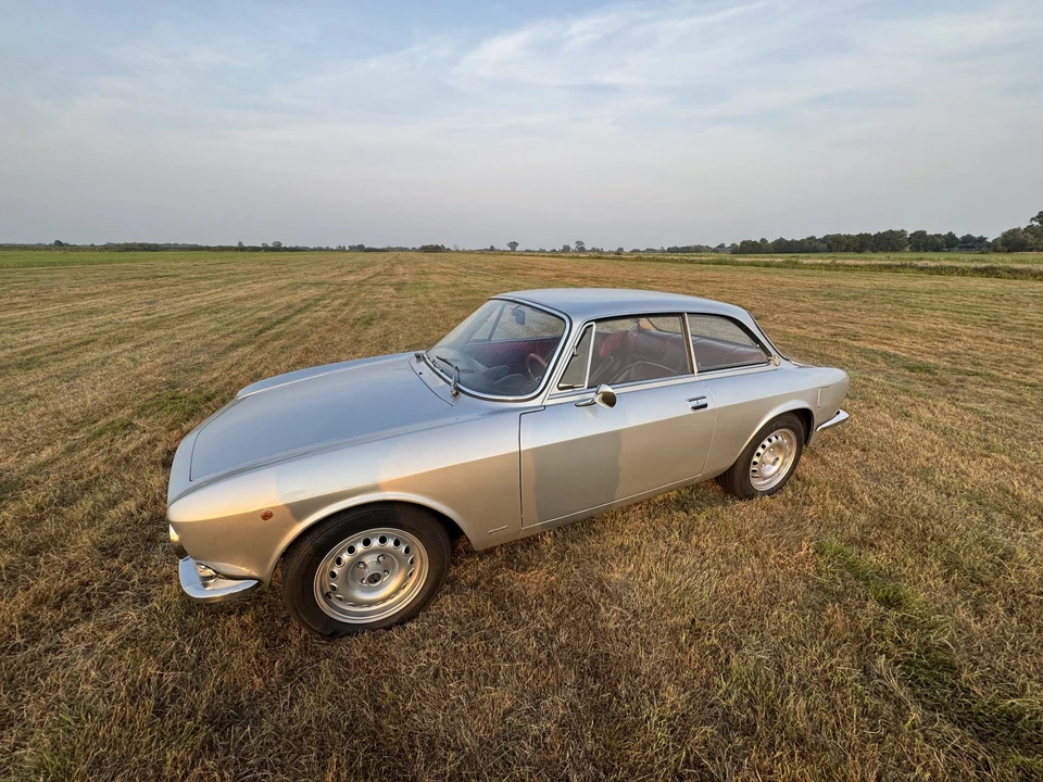 1970 Alfa Romeo 1750 GT Veloce - Image 2 of 31