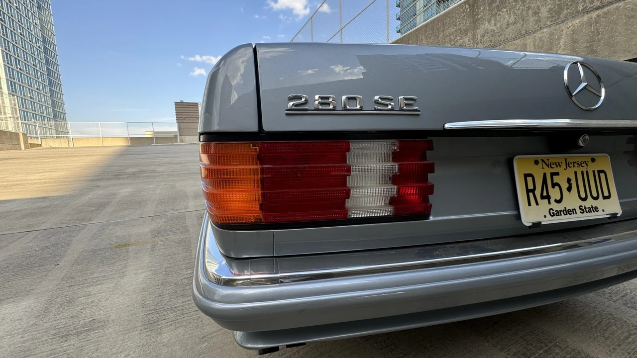 1981 Mercedes-Benz W126 S-Class Sedan - Image 26 of 31