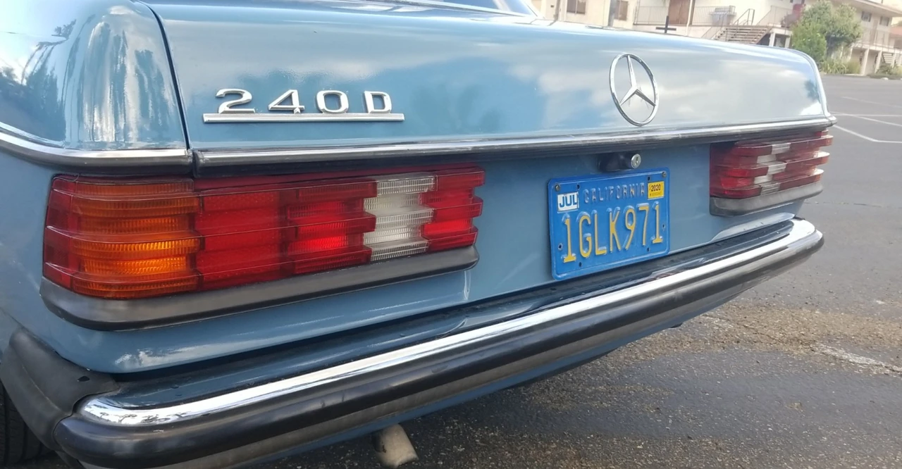 1982 Mercedes-Benz W123 Sedan - Image 28 of 31