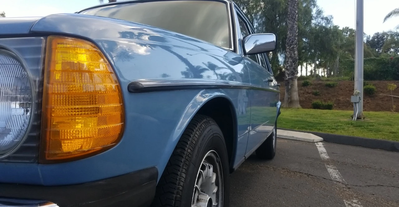 1982 Mercedes-Benz W123 Sedan - Image 26 of 31