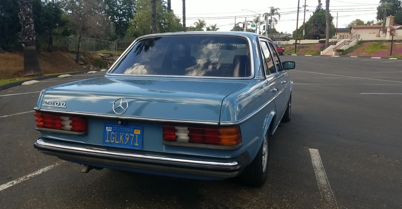 1982 Mercedes-Benz W123 Sedan - Image 11 of 31