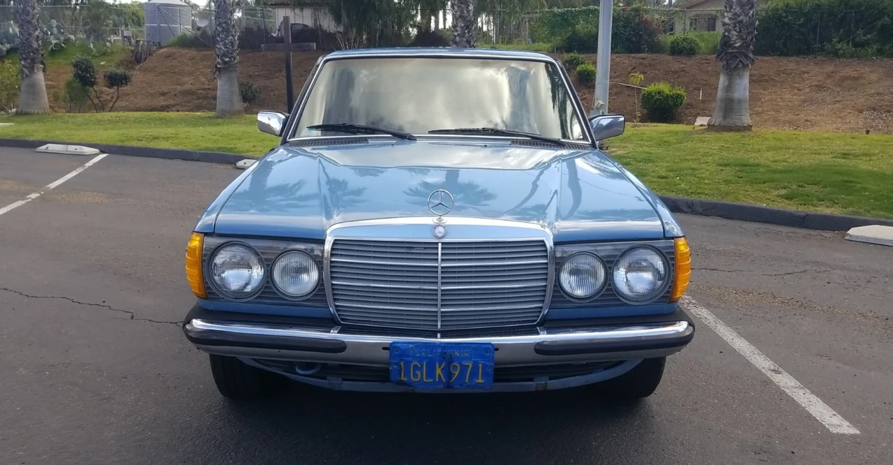 1982 Mercedes-Benz W123 Sedan - Image 3 of 31