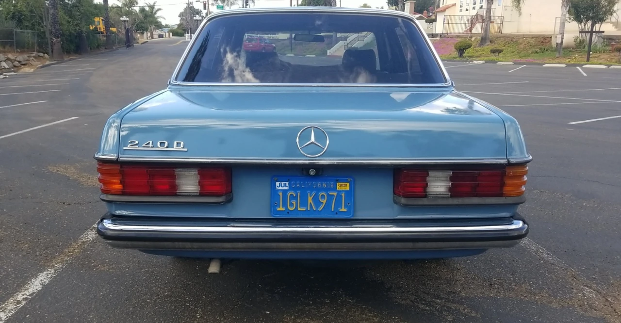1982 Mercedes-Benz W123 Sedan - Image 10 of 31