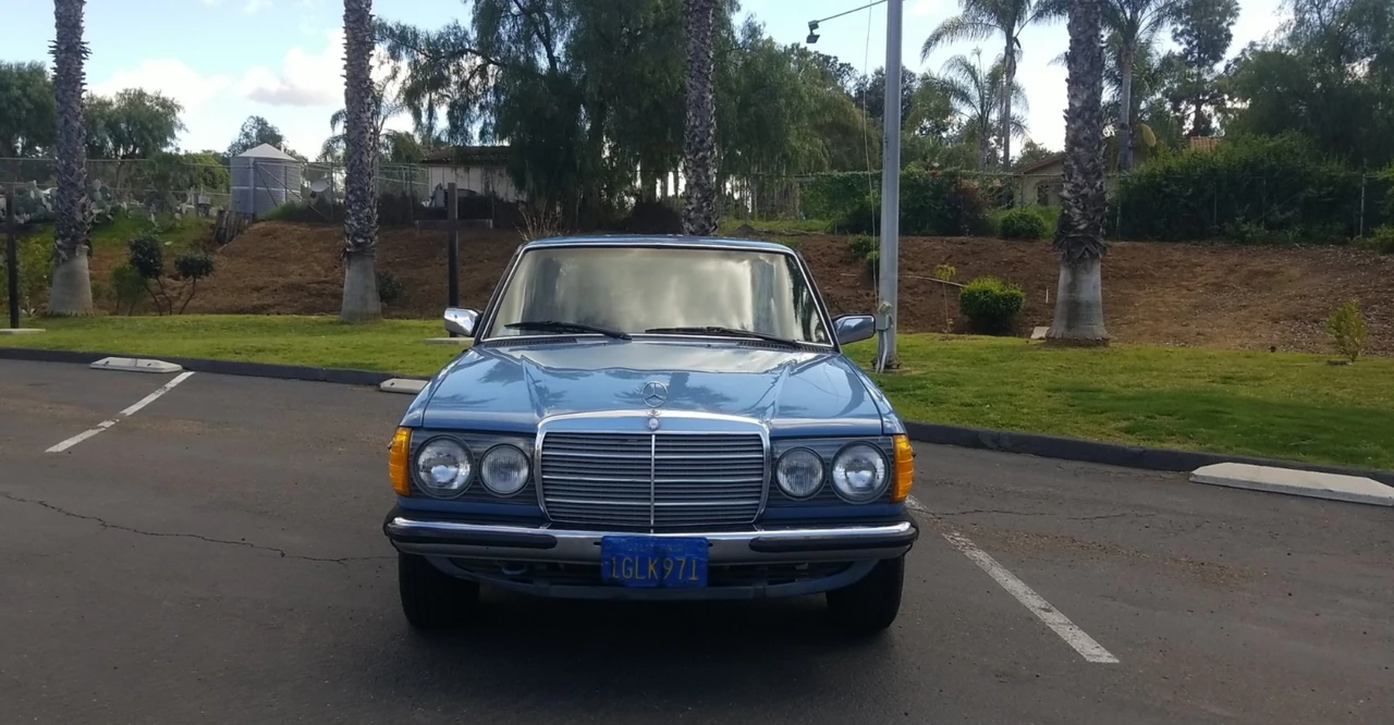 1982 Mercedes-Benz W123 Sedan - Image 2 of 31