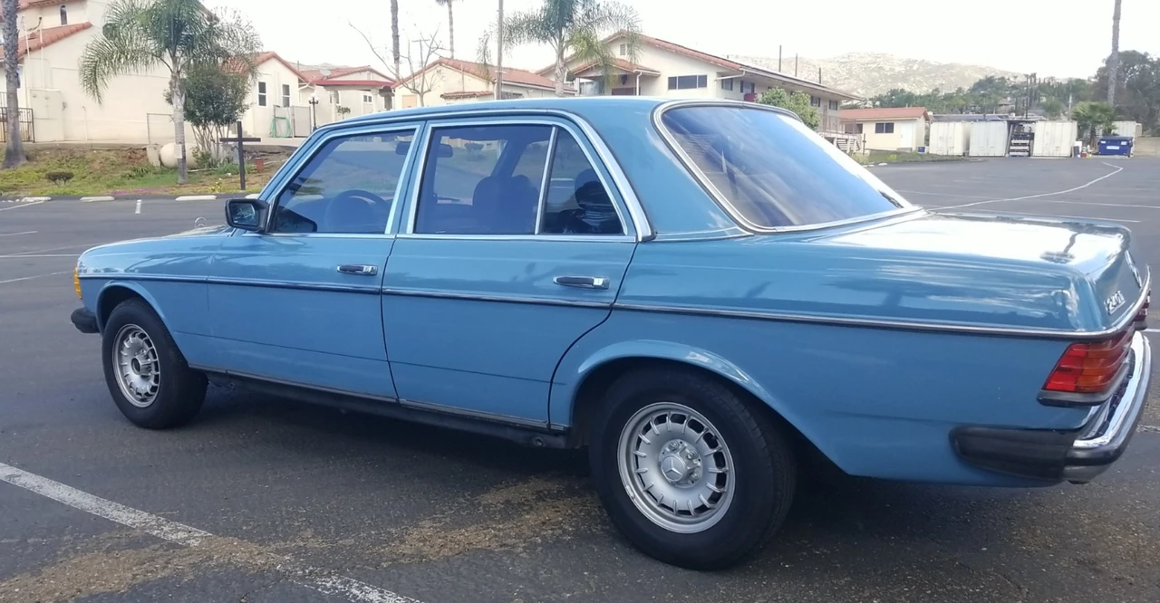 1982 Mercedes-Benz W123 Sedan - Image 8 of 31