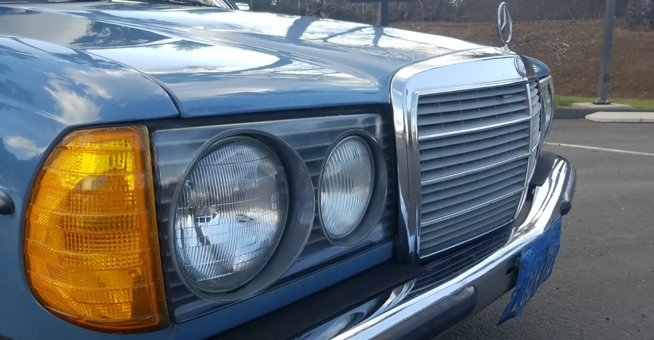 1982 Mercedes-Benz W123 Sedan - Image 23 of 31