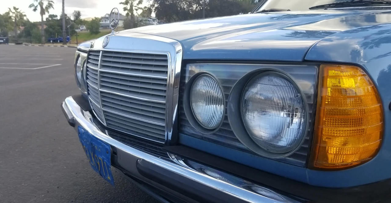 1982 Mercedes-Benz W123 Sedan - Image 25 of 31