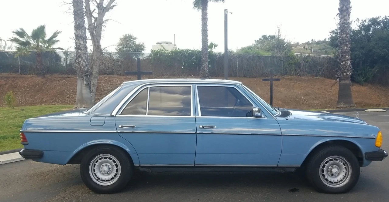 1982 Mercedes-Benz W123 Sedan - Image 16 of 31