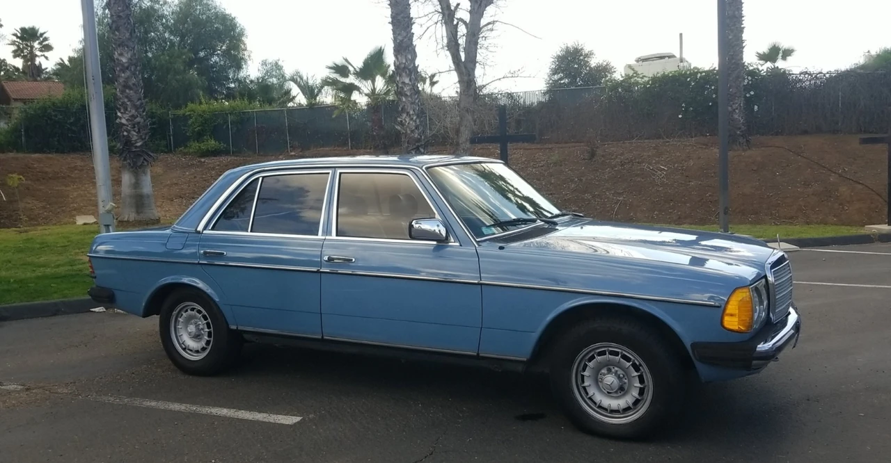 1982 Mercedes-Benz W123 Sedan - Image 17 of 31