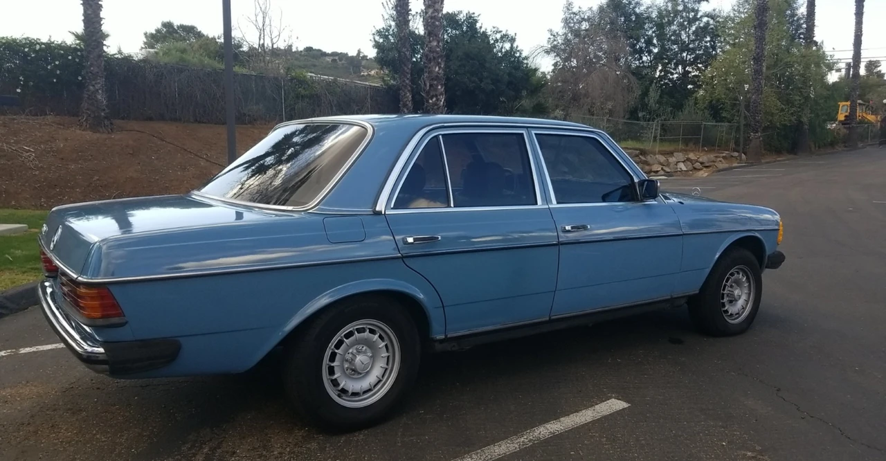 1982 Mercedes-Benz W123 Sedan - Image 14 of 31