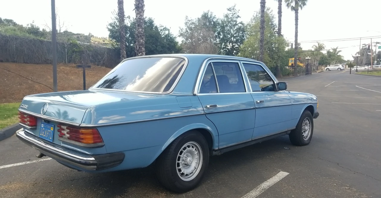 1982 Mercedes-Benz W123 Sedan - Image 13 of 31