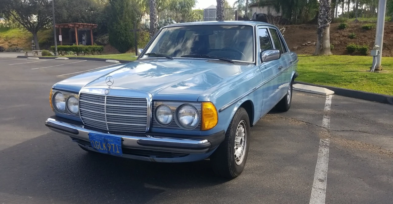 1982 Mercedes-Benz W123 Sedan - Image 4 of 31
