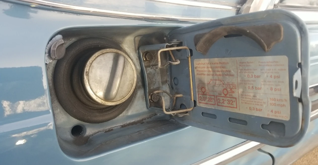 1982 Mercedes-Benz W123 Sedan - Image 30 of 31