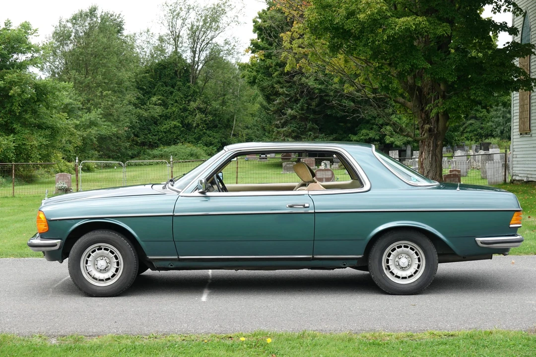 1982 Mercedes-Benz W123 Coupe (C123) - Image 8 of 31