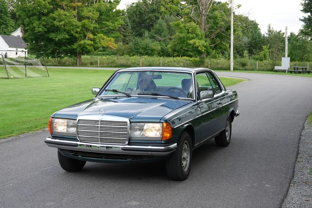 1982 Mercedes-Benz W123 Coupe (C123) - Image 2 of 31
