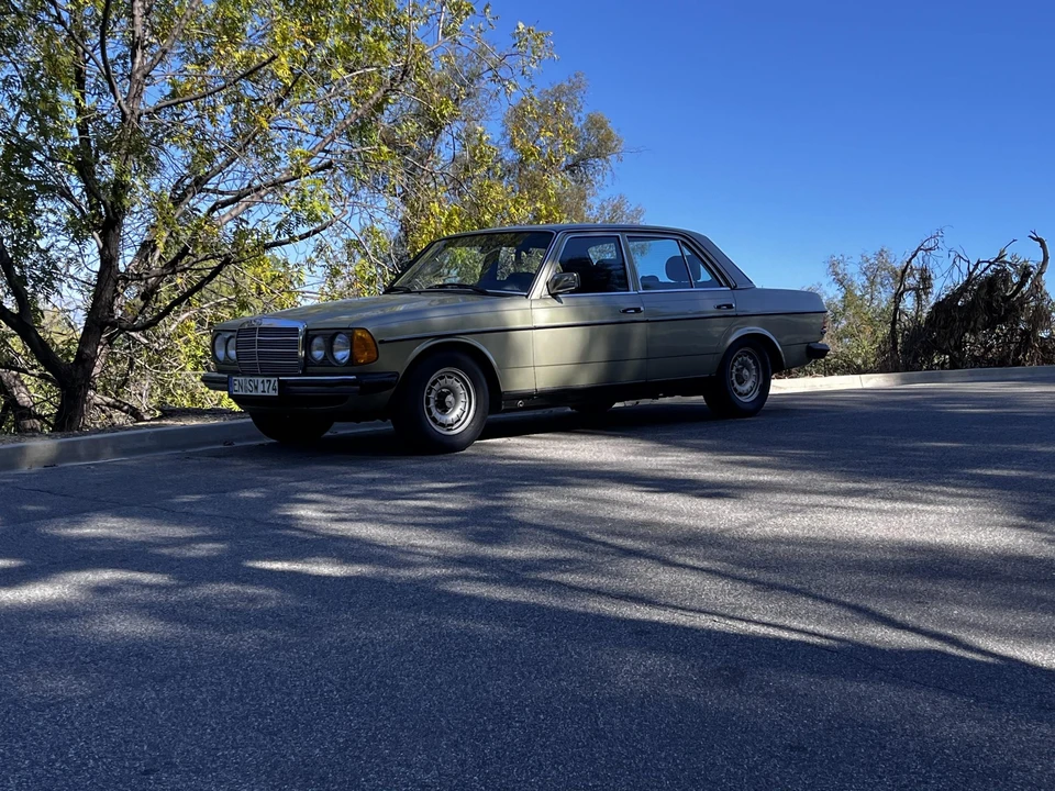1982 Mercedes-Benz W123 Sedan - Image 5 of 31