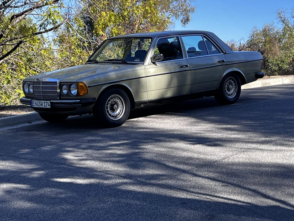 1982 Mercedes-Benz W123 Sedan - Image 6 of 31